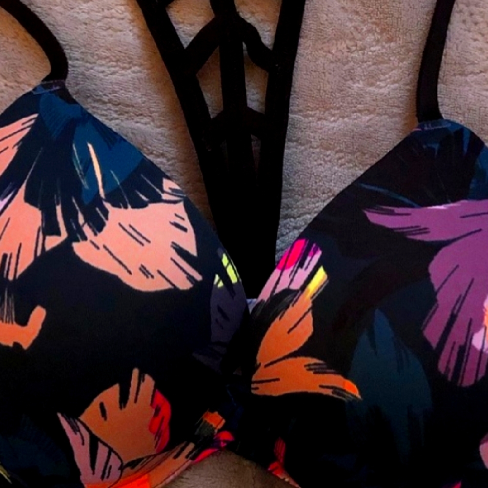 32D PINK Victoria's Secret Push Up Bra